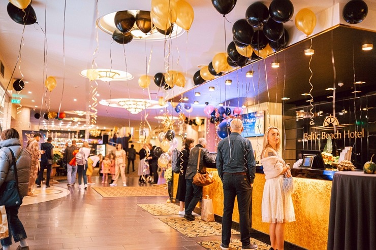 Jūrmalas 5 zvaigžņu viesnīca «Baltic Beach Hotell» rīko tradicionālo pasākumu «Sunny Night 2022». Foto: Artis Veigurs Jūrmalas 5 zvaigžņu viesnīca «Baltic Beach Hotell» rīko tradicionālo pasākumu «Sunny Night 2022». Foto: Artis Veigurs 325936
