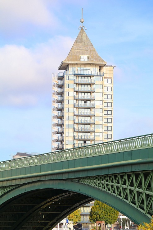 Travelnews.lv gar Temzas labo krastu dodas no Fulham uz Londonas centru 325996