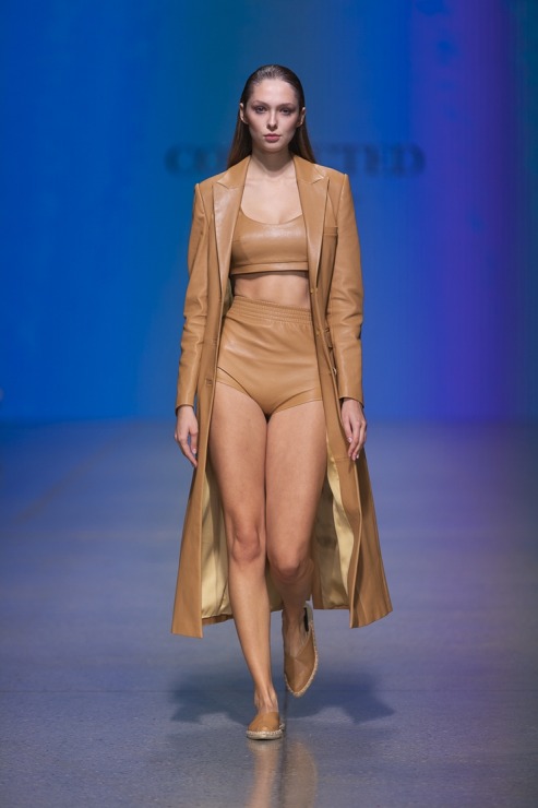 Rīgas modes nedēļā «Riga Fashion Week 2022» prezentējas «Collected Story» no Latvijas. Foto: Mark Litvyakov Rīgas modes nedēļā «Riga Fashion Week 2022» prezentējas «Collected Story» no Latvijas. Foto: Mark Litvyakov 326141