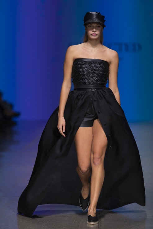 Rīgas modes nedēļā «Riga Fashion Week 2022» prezentējas «Collected Story» no Latvijas. Foto: Mark Litvyakov Rīgas modes nedēļā «Riga Fashion Week 2022» prezentējas «Collected Story» no Latvijas. Foto: Mark Litvyakov 326161