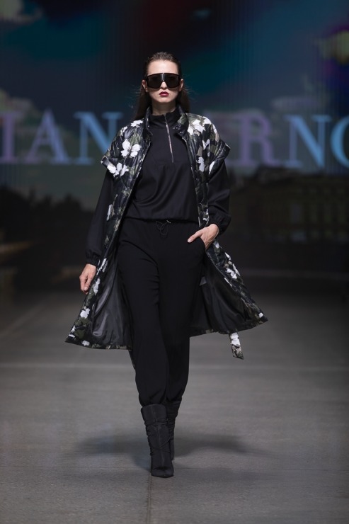 Rīgas modes nedēļā «Riga Fashion Week 2022» prezentējas «Diana Arno» no Igaunijas. Foto: Mark Litvyakov Rīgas modes nedēļā «Riga Fashion Week 2022» prezentējas «Diana Arno» no Igaunijas. Foto: Mark Litvyakov 326173