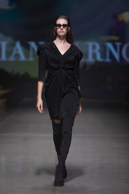 Rīgas modes nedēļā «Riga Fashion Week 2022» prezentējas «Diana Arno» no Igaunijas. Foto: Mark Litvyakov Rīgas modes nedēļā «Riga Fashion Week 2022» prezentējas «Diana Arno» no Igaunijas. Foto: Mark Litvyakov 326190