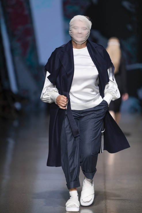 Rīgas modes nedēļā «Riga Fashion Week 2022» prezentējas «Natalija Jansone» no Latvijas. Foto: Mark Litvyakov Rīgas modes nedēļā «Riga Fashion Week 2022» prezentējas «Natalija Jansone» no Latvijas. Foto: Mark Litvyakov 326365