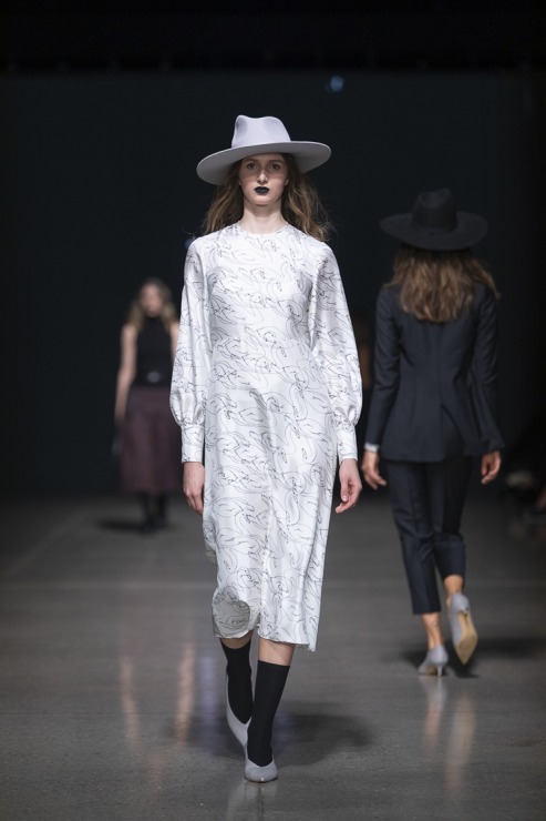 Rīgas modes nedēļā «Riga Fashion Week 2022» prezentējas «Iveta Vecmane» no Latvijas. Foto: Mark Litvyakov Rīgas modes nedēļā «Riga Fashion Week 2022» prezentējas «Iveta Vecmane» no Latvijas. Foto: Mark Litvyakov 326496