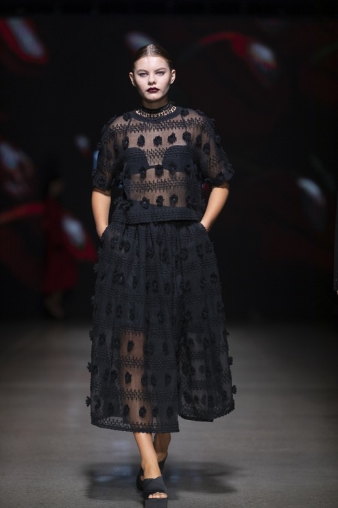 Rīgas modes nedēļā «Riga Fashion Week 2022» prezentējas «Nolo» no Latvijas. Foto: Mark Litvyakov Rīgas modes nedēļā «Riga Fashion Week 2022» prezentējas «Nolo» no Latvijas. Foto: Mark Litvyakov 326524