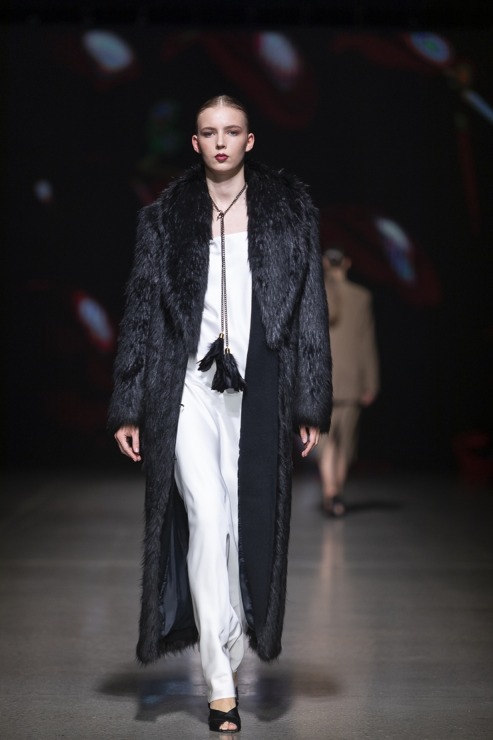 Rīgas modes nedēļā «Riga Fashion Week 2022» prezentējas «Nolo» no Latvijas. Foto: Mark Litvyakov Rīgas modes nedēļā «Riga Fashion Week 2022» prezentējas «Nolo» no Latvijas. Foto: Mark Litvyakov 326537