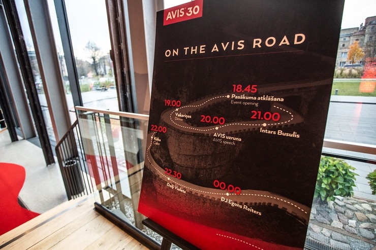 Auto noma «Avis Latvia» svin 30 gadu jubileju un ziedo Ukrainai 10 000 eiro. Foto: MyAvis.lv 326680
