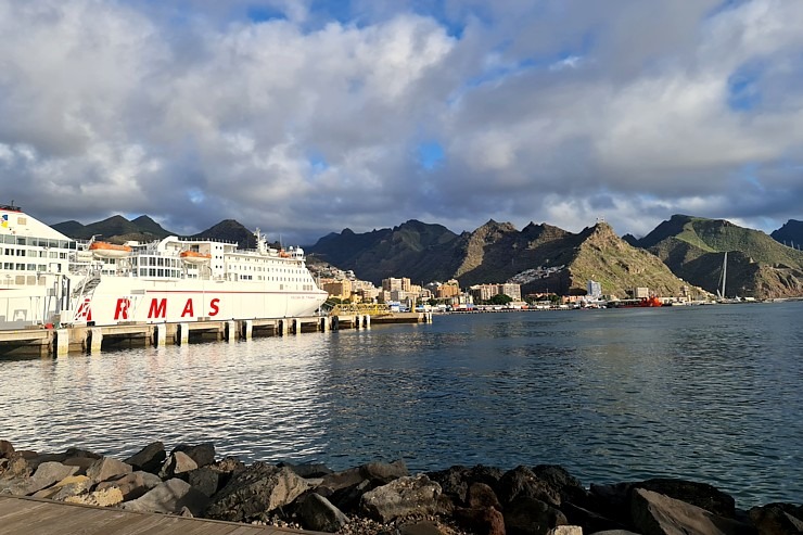 Travelnews.lv ar «Naviera Armas» prāmi par 1 h 40 min. nokļūst no Tenerifes uz Grankanāriju. Sadarbībā ar Tez Tour Latvia un airBaltic Travelnews.lv ar «Naviera Armas» prāmi par 1 h 40 min. nokļūst no Tenerifes uz Grankanāriju. Sadarbībā ar Tez Tour Latvia un airBaltic 327010