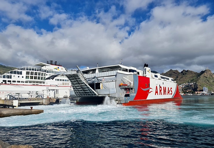 Travelnews.lv ar «Naviera Armas» prāmi par 1 h 40 min. nokļūst no Tenerifes uz Grankanāriju. Sadarbībā ar Tez Tour Latvia un airBaltic Travelnews.lv ar «Naviera Armas» prāmi par 1 h 40 min. nokļūst no Tenerifes uz Grankanāriju. Sadarbībā ar Tez Tour Latvia un airBaltic 327011