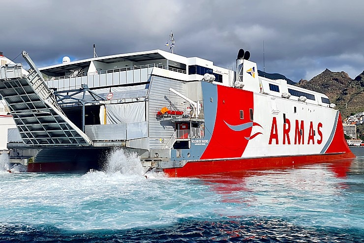 Travelnews.lv ar «Naviera Armas» prāmi par 1 h 40 min. nokļūst no Tenerifes uz Grankanāriju. Sadarbībā ar Tez Tour Latvia un airBaltic Travelnews.lv ar «Naviera Armas» prāmi par 1 h 40 min. nokļūst no Tenerifes uz Grankanāriju. Sadarbībā ar Tez Tour Latvia un airBaltic 327012