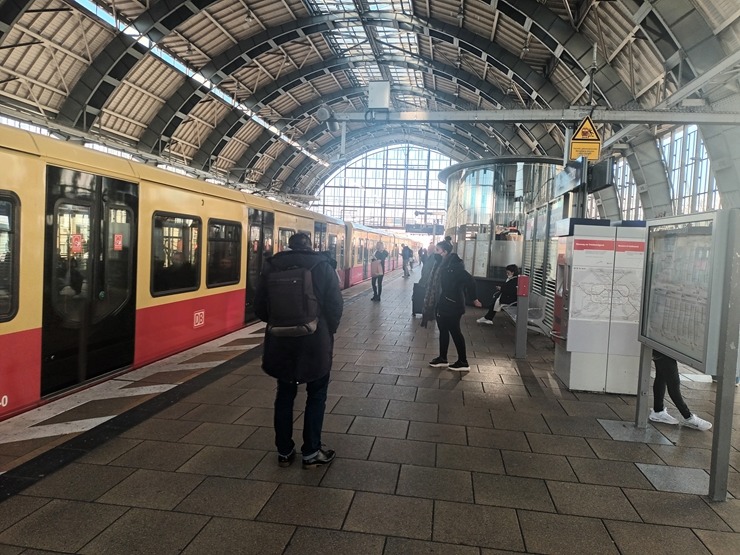  327661