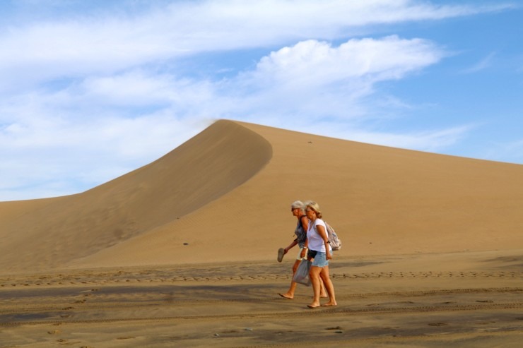 Maspalomas kāpas līdz 20 metru augstumam Grankanāriju salā rada tuksneša sajūtu. Sadarbībā ar Tez Tour Latvia un airBaltic Maspalomas kāpas līdz 20 metru augstumam Grankanāriju salā rada tuksneša sajūtu. Sadarbībā ar Tez Tour Latvia un airBaltic 327744