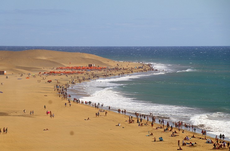 Grankanāriju Maspalomas kāpas ir populāras nūdistu un dabas aizstāvju vidū. Sadarbībā ar Tez Tour Latvia un airBaltic Grankanāriju Maspalomas kāpas ir populāras nūdistu un dabas aizstāvju vidū. Sadarbībā ar Tez Tour Latvia un airBaltic 327781