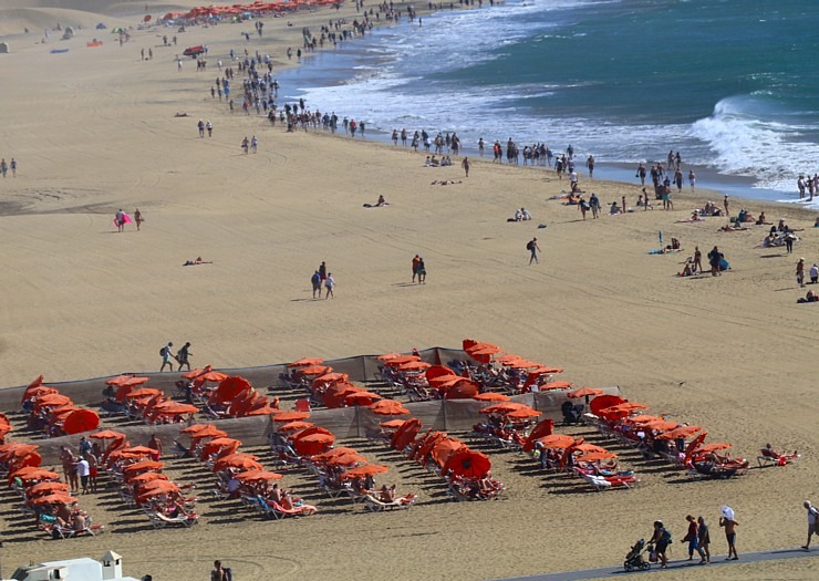 Grankanāriju Maspalomas kāpas ir populāras nūdistu un dabas aizstāvju vidū. Sadarbībā ar Tez Tour Latvia un airBaltic Grankanāriju Maspalomas kāpas ir populāras nūdistu un dabas aizstāvju vidū. Sadarbībā ar Tez Tour Latvia un airBaltic 327792