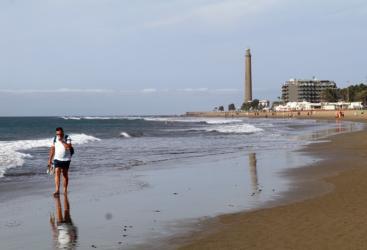 Grankanāriju Maspalomas kāpas ir populāras nūdistu un dabas aizstāvju vidū. Sadarbībā ar Tez Tour Latvia un airBaltic Grankanāriju Maspalomas kāpas ir populāras nūdistu un dabas aizstāvju vidū. Sadarbībā ar Tez Tour Latvia un airBaltic 327798