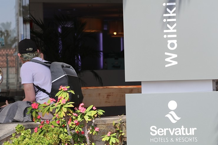 Iepazīstam Grankanāriju dienvidos 4 zvaigžņu viesnīcu «Servatur Waikiki Hotel». Sadarbībā ar Tez Tour un airBaltic 328410