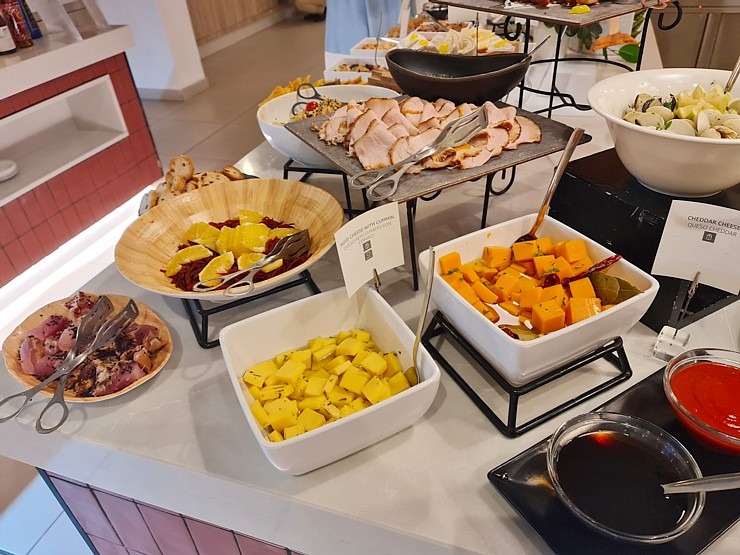 Izbaudām Grankanāriju viesnīcas «Hotel Lopesan Costa Meloneras Resort & Spa» auksto uzkodu piedāvājumu. Sadarbībā ar Tez Tour Izbaudām Grankanāriju viesnīcas «Hotel Lopesan Costa Meloneras Resort & Spa» auksto uzkodu piedāvājumu. Sadarbībā ar Tez Tour 329068