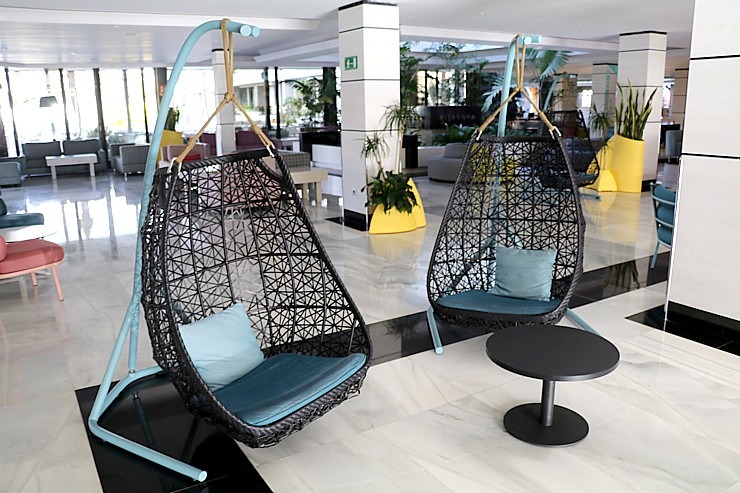 Iepazīstam Tenerifes dienvidos 4 zvaigžņu viesnīcu «Spring Hotel Bitacora».  Sadarbībā ar Tez Tour un airBaltic 329631