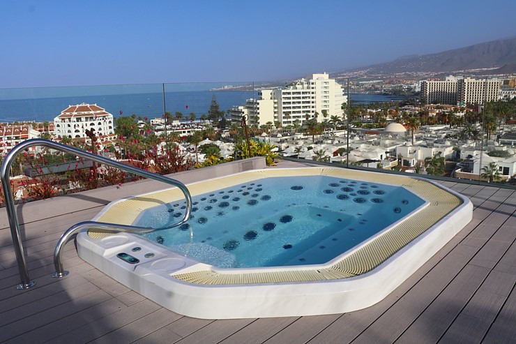 Iepazīstam Tenerifes dienvidos 4 zvaigžņu viesnīcu «Spring Hotel Bitacora».  Sadarbībā ar Tez Tour un airBaltic 329645