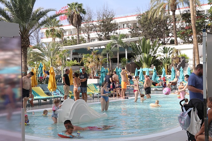 Iepazīstam Tenerifes dienvidos 4 zvaigžņu viesnīcu «Spring Hotel Bitacora».  Sadarbībā ar Tez Tour un airBaltic 329625