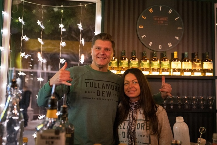 Vecrīgas Ziemassvētku tirdziņā noteikti ir jāapmeklē Tully SNUG namiņš 330388