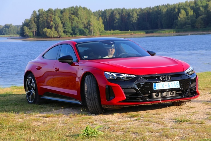 Travelnews.lv redakcija 2022.gadā ceļoja ar 17 dažādiem spēkratiem: «Audi e-tron GT» 330453