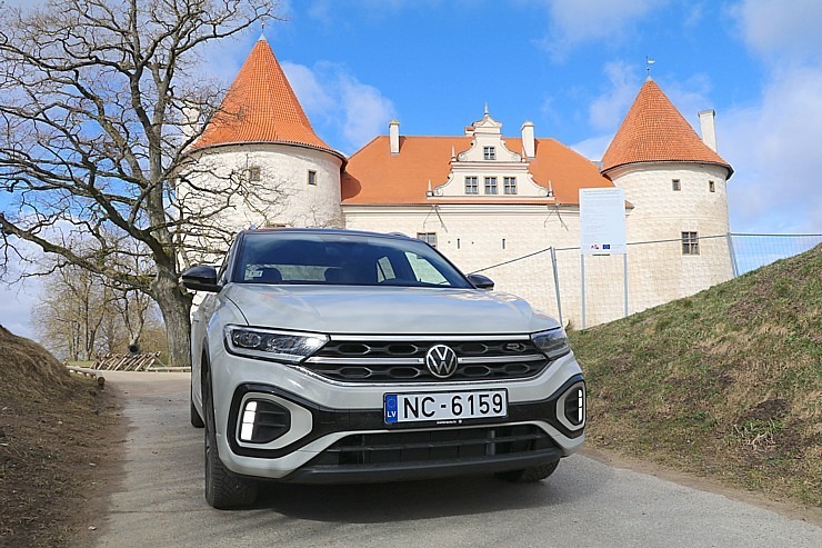 Travelnews.lv redakcija 2022.gadā ceļoja ar 17 dažādiem spēkratiem: «VW T-Roc 1.5 TSI R-Line» 330447