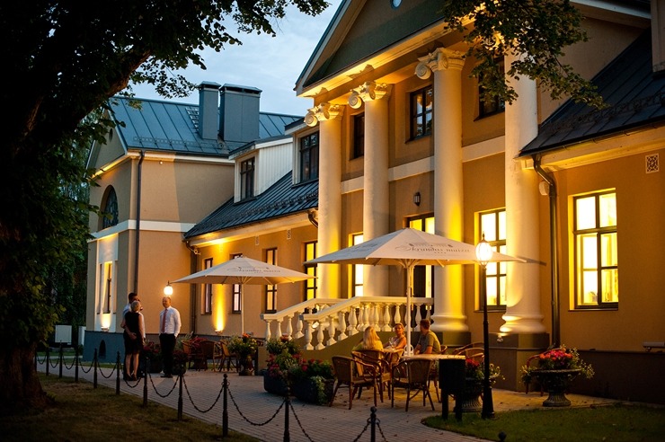 Viesnīca un SPA «Skrundas muiža» Kuldīgas novadā piedāvā baudīt ēdienu un atpūtu. Foto: skrundasmuiza.lv Viesnīca un SPA «Skrundas muiža» Kuldīgas novadā piedāvā baudīt ēdienu un atpūtu. Foto: skrundasmuiza.lv 331302