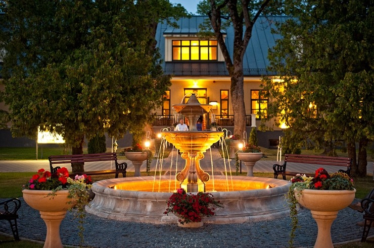 Viesnīca un SPA «Skrundas muiža» Kuldīgas novadā piedāvā baudīt ēdienu un atpūtu. Foto: skrundasmuiza.lv Viesnīca un SPA «Skrundas muiža» Kuldīgas novadā piedāvā baudīt ēdienu un atpūtu. Foto: skrundasmuiza.lv 331303