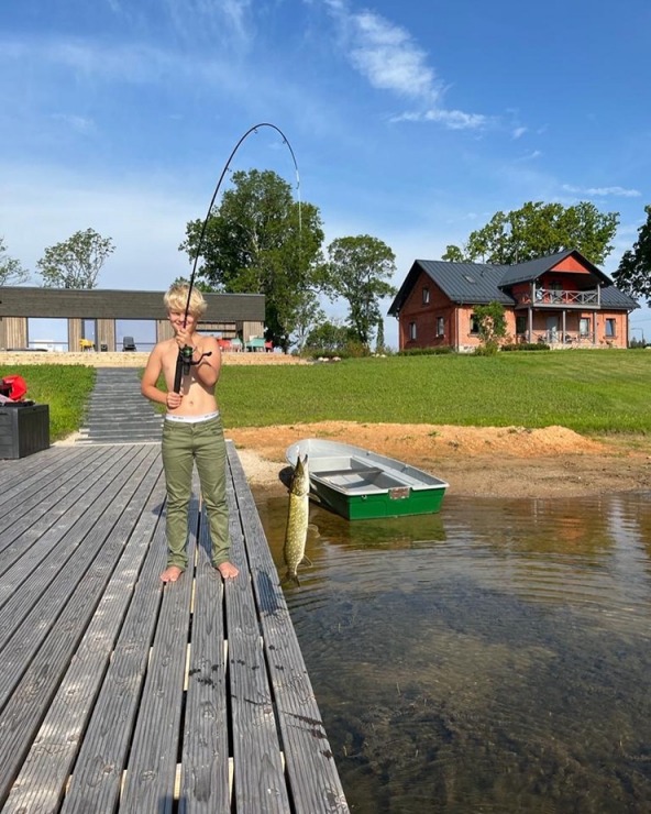 Brīvdienu māja «Ķestermuiža» Alūksnē piedāvā modernu naktsmītni, pirti un relaksāciju. Foto: Egons Lācis, Māris Šļivka, Ainars Cekuls Brīvdienu māja «Ķestermuiža» Alūksnē piedāvā modernu naktsmītni, pirti un relaksāciju. Foto: Egons Lācis, Māris Šļivka, Ainars Cekuls 331544