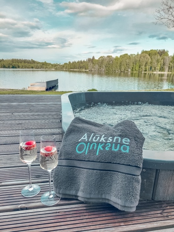 Brīvdienu māja «Ķestermuiža» Alūksnē piedāvā modernu naktsmītni, pirti un relaksāciju. Foto: Egons Lācis, Māris Šļivka, Ainars Cekuls Brīvdienu māja «Ķestermuiža» Alūksnē piedāvā modernu naktsmītni, pirti un relaksāciju. Foto: Egons Lācis, Māris Šļivka, Ainars Cekuls 331546