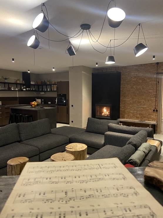 Brīvdienu māja «Ķestermuiža» Alūksnē piedāvā modernu naktsmītni, pirti un relaksāciju. Foto: Egons Lācis, Māris Šļivka, Ainars Cekuls Brīvdienu māja «Ķestermuiža» Alūksnē piedāvā modernu naktsmītni, pirti un relaksāciju. Foto: Egons Lācis, Māris Šļivka, Ainars Cekuls 331526