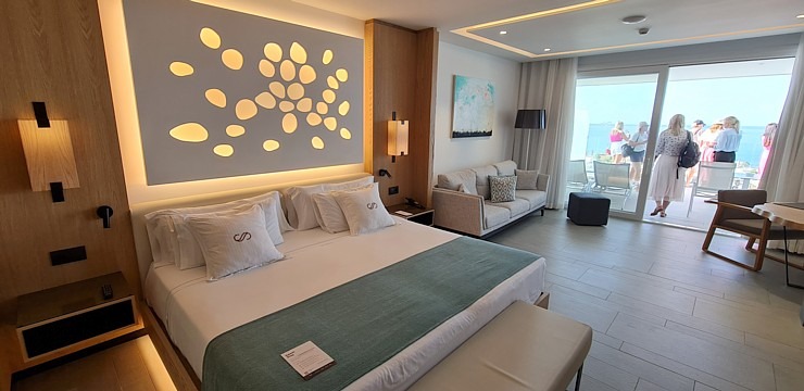 Travelnews.lv izbauda Tenerifes 5 zvaigžņu viesnīcas «Royal Hideaway Corales Beach - Adults Only» viesmīlību. Sadarbībā ar Tez Tour Travelnews.lv izbauda Tenerifes 5 zvaigžņu viesnīcas «Royal Hideaway Corales Beach - Adults Only» viesmīlību. Sadarbībā ar Tez Tour 332063