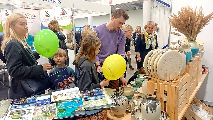 Viļņā notiek Lietuvas tūrisma izstāde «Adventur 2023». Foto: Līga Kondrāte 332192