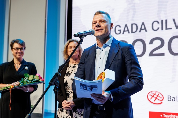 Ķīpsalas tūrisma izstādē «Balttour 2023» tiek sveikti «Gada cilvēks tūrismā 2022-2023» laureāti - Jānis Jenzis, Astrīda Trupovniece un Vadim Muhins. F Ķīpsalas tūrisma izstādē «Balttour 2023» tiek sveikti «Gada cilvēks tūrismā 2022-2023» laureāti - Jānis Jenzis, Astrīda Trupovniece un Vadim Muhins. F 332297