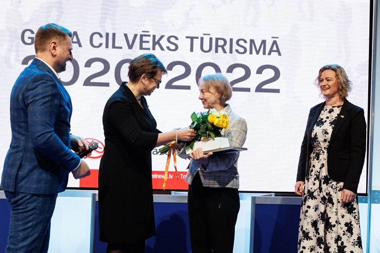 Ķīpsalas tūrisma izstādē «Balttour 2023» tiek sveikti «Gada cilvēks tūrismā 2022-2023» laureāti - Jānis Jenzis, Astrīda Trupovniece un Vadim Muhins. F Ķīpsalas tūrisma izstādē «Balttour 2023» tiek sveikti «Gada cilvēks tūrismā 2022-2023» laureāti - Jānis Jenzis, Astrīda Trupovniece un Vadim Muhins. F 332290