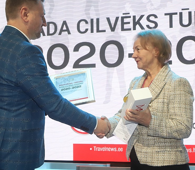 «Gada cilvēks tūrismā 2020-2022» laureāti tiek sveikti tūrisma izstādē «Balttour 2023». Foto: Rojs Maizītis 332319