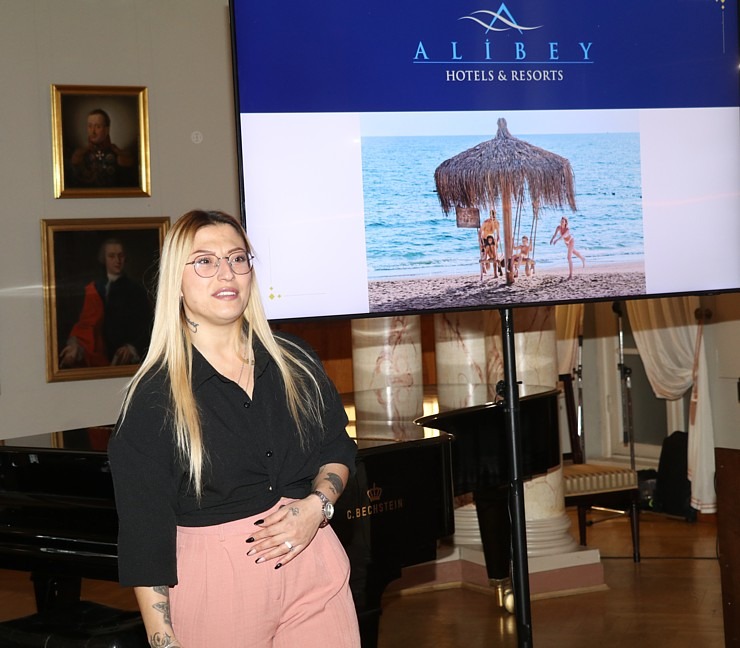 Tūroperators «Coral Travel Latvia» kopā ar Turcijas «Alibey Hotels & Resorts» ļauj izgaršot Rīgas restorāna «Barents» ēdienkarti Tūroperators «Coral Travel Latvia» kopā ar Turcijas «Alibey Hotels & Resorts» ļauj izgaršot Rīgas restorāna «Barents» ēdienkarti 332728