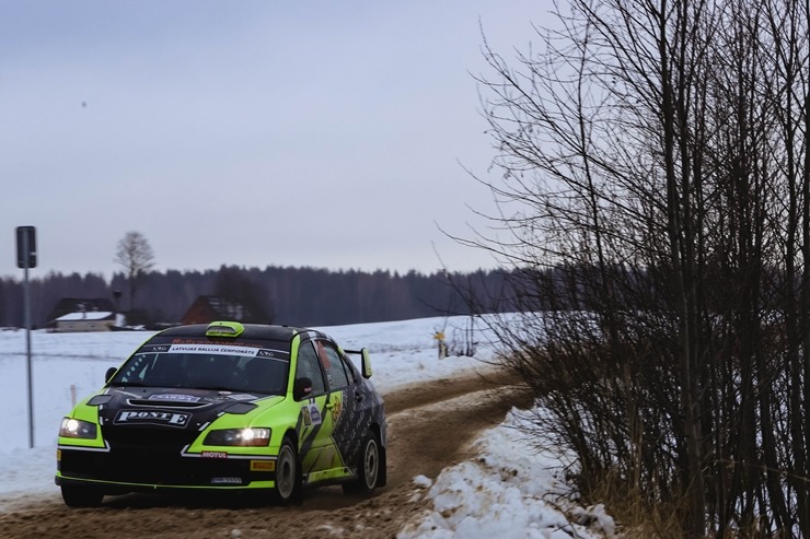 Rallija «Sarma 2023» kopvērtējuma uzvara arī šoreiz latviešiem izslīd caur pirkstiem. Foto: Gatis Smudzis Rallija «Sarma 2023» kopvērtējuma uzvara arī šoreiz latviešiem izslīd caur pirkstiem. Foto: Gatis Smudzis 332895