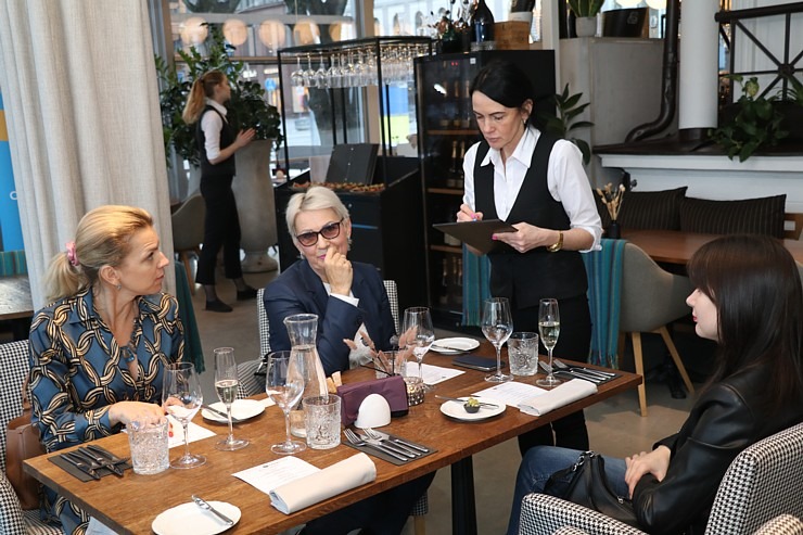 Tūroperators «Coral Travel Latvia» kopā ar Turcijas «Cullinan Golf Resort Belek» ļauj izgaršot Rīgas restorāna «Коlonāde» ēdienkarti Tūroperators «Coral Travel Latvia» kopā ar Turcijas «Cullinan Golf Resort Belek» ļauj izgaršot Rīgas restorāna «Коlonāde» ēdienkarti 333183