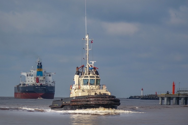 Skati uz Ventspils ostu un promenādi no vecajām Jūras darbnīcām. Foto: Oskars Jūra 333241