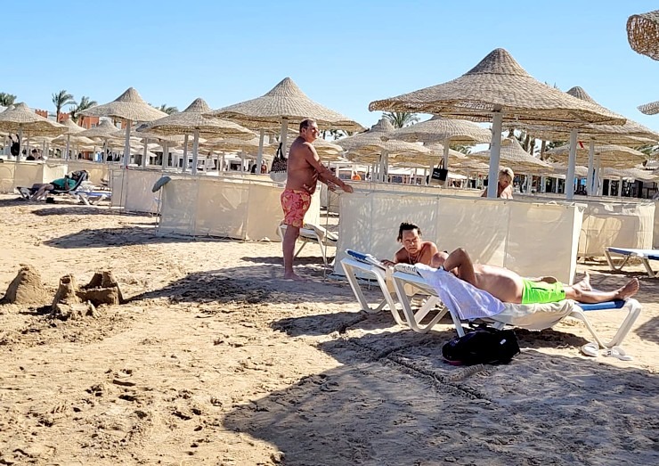 Travelnews.lv sadarbībā ar «Tez Tour Latvia» iepazīst Hurgadas viesnīcas «Sunrise Mamlouk Palace Resort» pludmali Travelnews.lv sadarbībā ar «Tez Tour Latvia» iepazīst Hurgadas viesnīcas «Sunrise Mamlouk Palace Resort» pludmali 333636