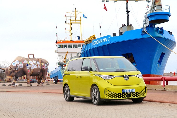 Travelnews.lv ar jauno un elektrisko «VW ID.Buzz Pro» apceļo Ventspili un Rīgu 334020