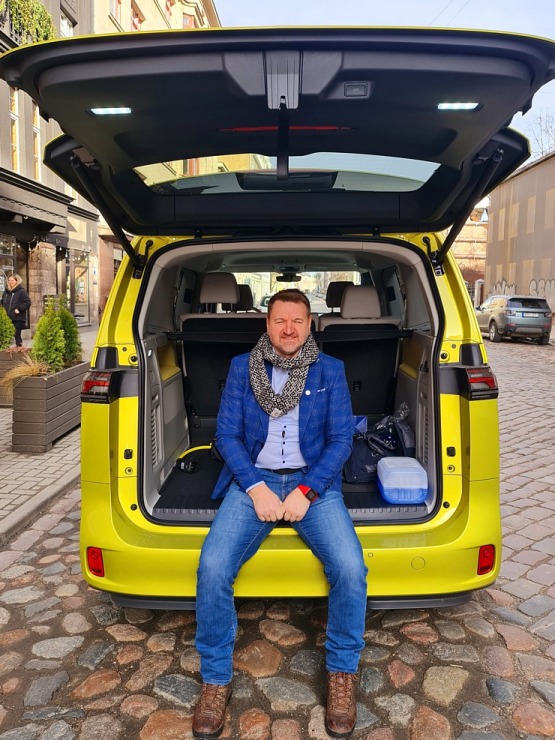Travelnews.lv ar jauno un elektrisko «VW ID.Buzz Pro» apceļo Ventspili un Rīgu 334035