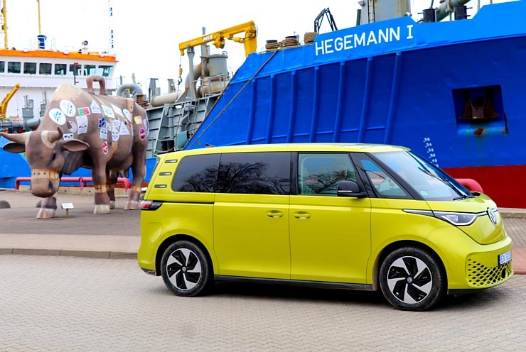 Travelnews.lv ar jauno un elektrisko «VW ID.Buzz Pro» apceļo Ventspili un Rīgu 334021