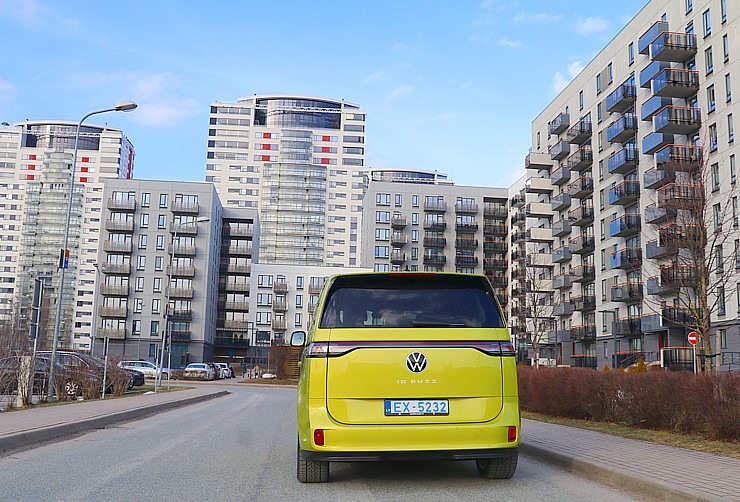 Travelnews.lv ar jauno un elektrisko «VW ID.Buzz Pro» apceļo Ventspili un Rīgu 334044