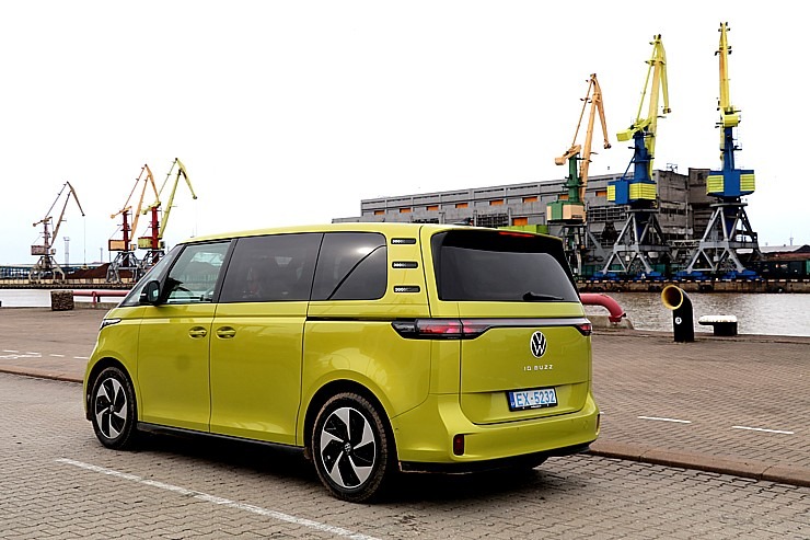 Travelnews.lv ar jauno un elektrisko «VW ID.Buzz Pro» apceļo Ventspili un Rīgu 334022