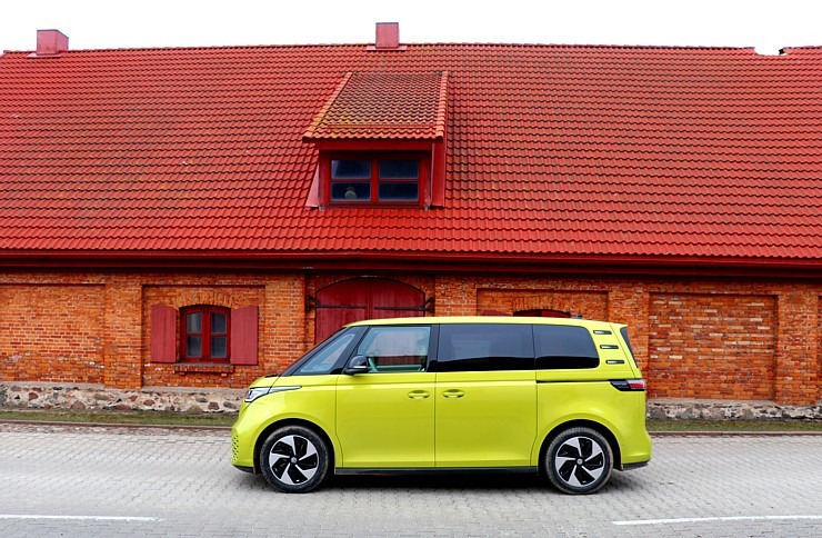 Travelnews.lv ar jauno un elektrisko «VW ID.Buzz Pro» apceļo Ventspili un Rīgu 334027