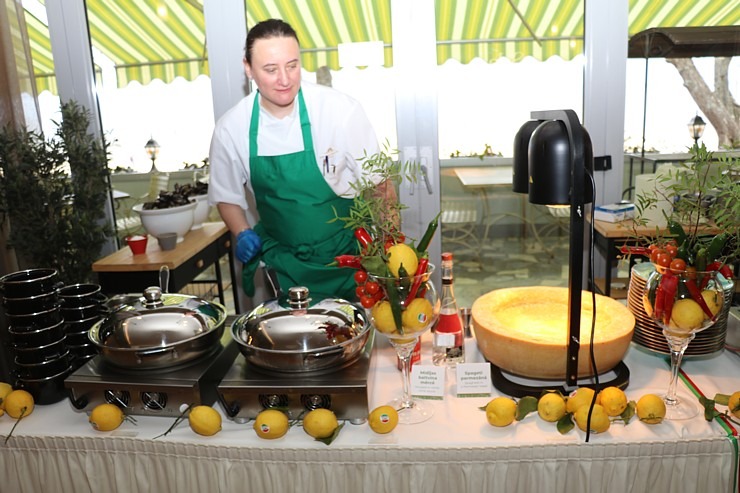 Jūrmalas viesnīcas «Baltic Beach Hotel» restorāns «il Sole» svinīgi un bagātīgi atklāj «Italian Brunch» Jūrmalas viesnīcas «Baltic Beach Hotel» restorāns «il Sole» svinīgi un bagātīgi atklāj «Italian Brunch» 334399