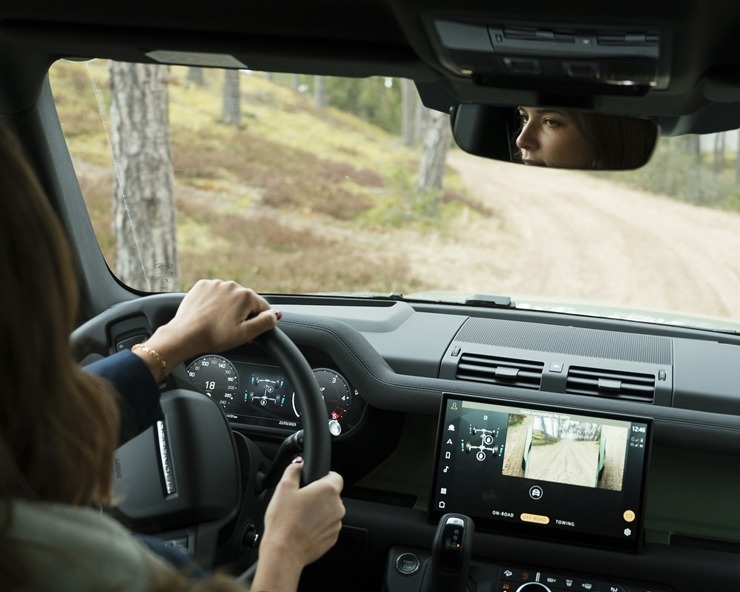 Svinot Land Rover un Defender 75. gadskārtu, zīmola fani dodas piedzīvojumu braucienā uz Vidzemi. Foto: Velocita.lv Svinot Land Rover un Defender 75. gadskārtu, zīmola fani dodas piedzīvojumu braucienā uz Vidzemi. Foto: Velocita.lv 334523